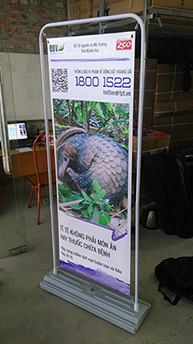 Standee Giá treo cửa 80x180